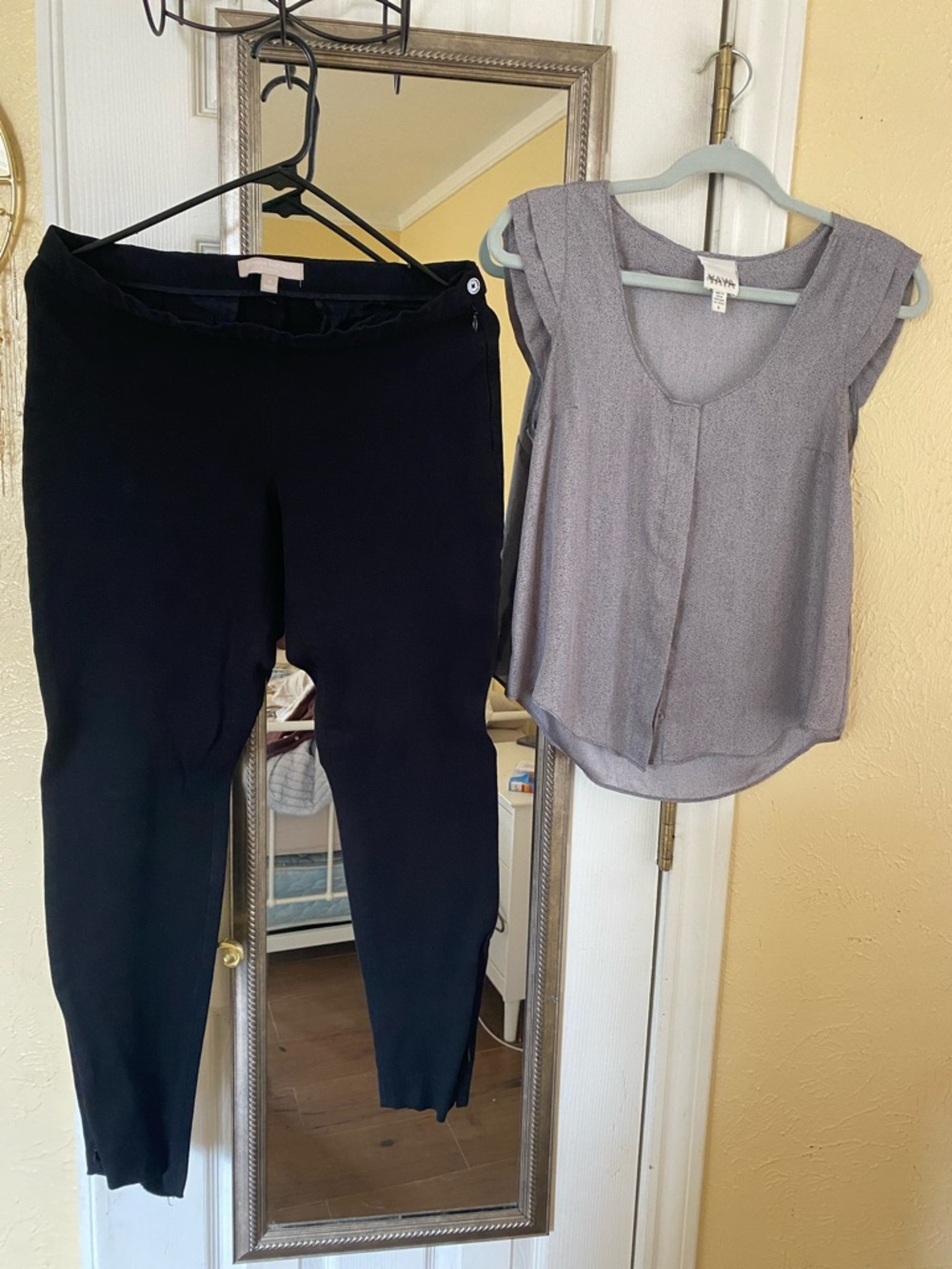 Banana Republic Black Stretch Ponte Capri Pants